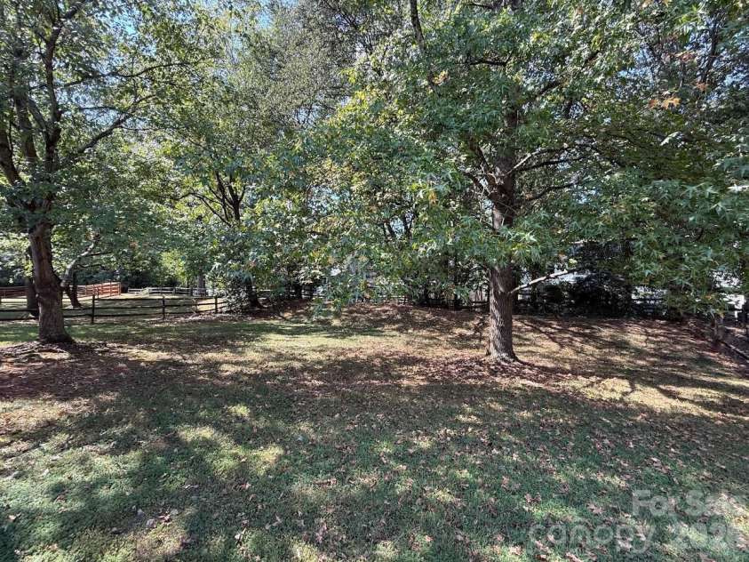 12513 Moores Mill Road, Huntersville, NC 28078.  MLS# CAR4427480, YatesRealty ID 52436. 