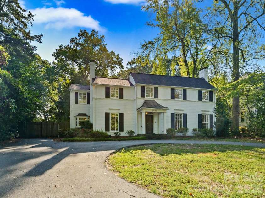 2035 Pinewood Circle, Charlotte, NC 28211.  MLS# CAR4418123, YatesRealty ID 52438. 