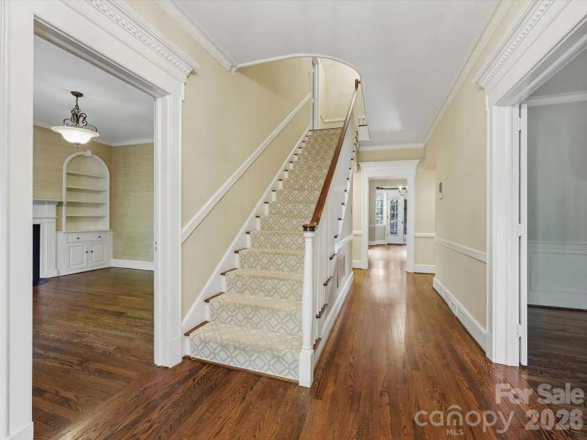 2035 Pinewood Circle, Charlotte, NC 28211.  MLS# CAR4418123, YatesRealty ID 52438. 