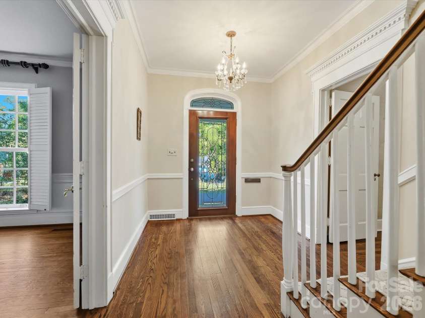 2035 Pinewood Circle, Charlotte, NC 28211.  MLS# CAR4418123, YatesRealty ID 52438. 