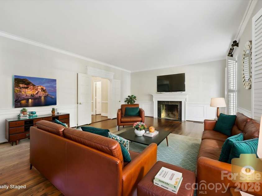 2035 Pinewood Circle, Charlotte, NC 28211.  MLS# CAR4418123, YatesRealty ID 52438. 