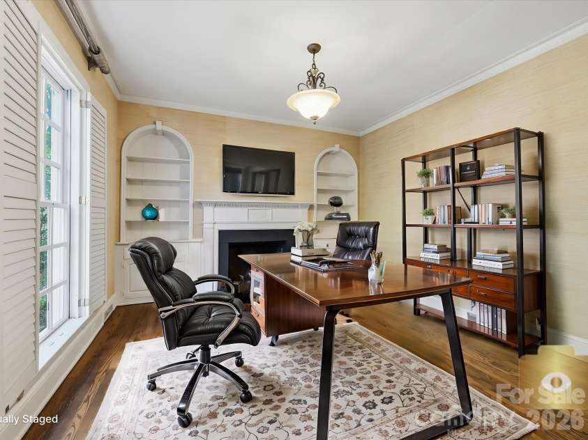 2035 Pinewood Circle, Charlotte, NC 28211.  MLS# CAR4418123, YatesRealty ID 52438. 
