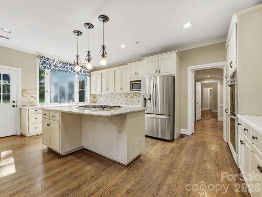2035 Pinewood Circle, Charlotte, NC 28211.  MLS# CAR4418123, YatesRealty ID 52438. 