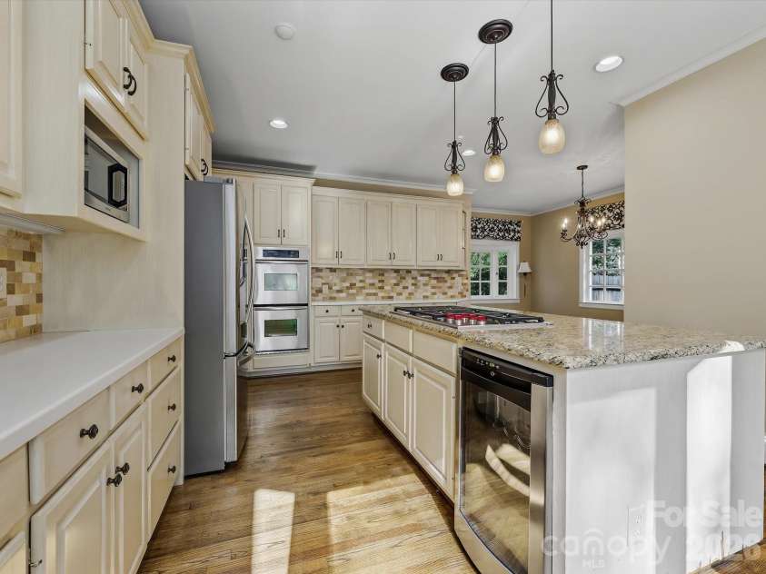 2035 Pinewood Circle, Charlotte, NC 28211.  MLS# CAR4418123, YatesRealty ID 52438. 
