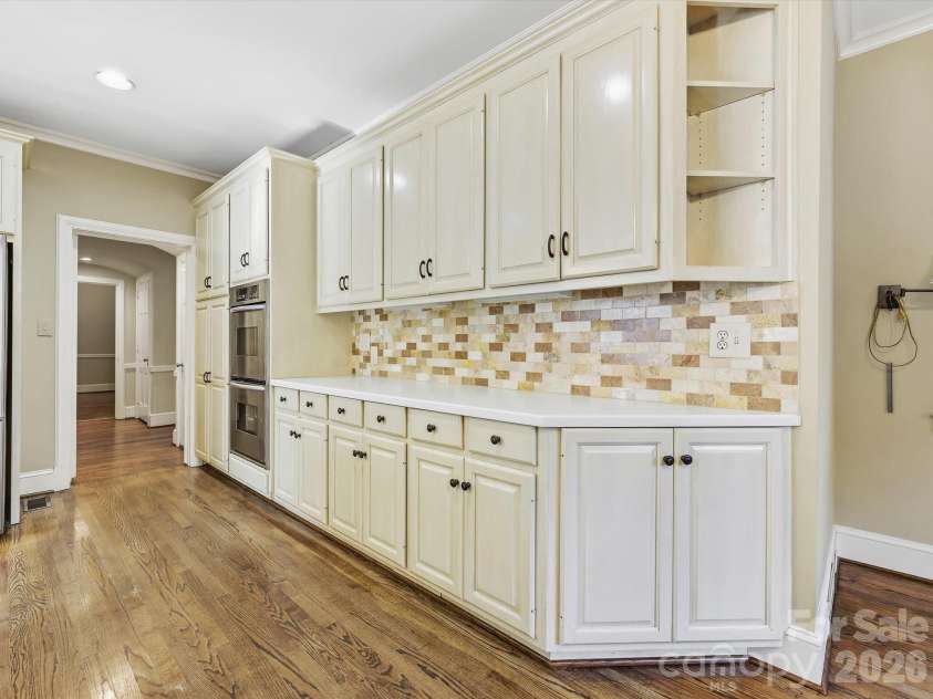 2035 Pinewood Circle, Charlotte, NC 28211.  MLS# CAR4418123, YatesRealty ID 52438. 