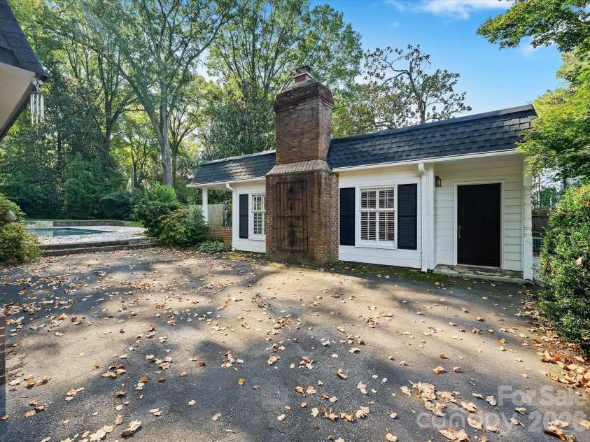 2035 Pinewood Circle, Charlotte, NC 28211.  MLS# CAR4418123, YatesRealty ID 52438. 