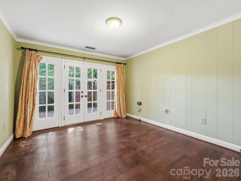 2035 Pinewood Circle, Charlotte, NC 28211.  MLS# CAR4418123, YatesRealty ID 52438. 