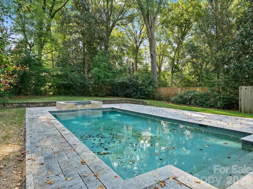 2035 Pinewood Circle, Charlotte, NC 28211.  MLS# CAR4418123, YatesRealty ID 52438. 