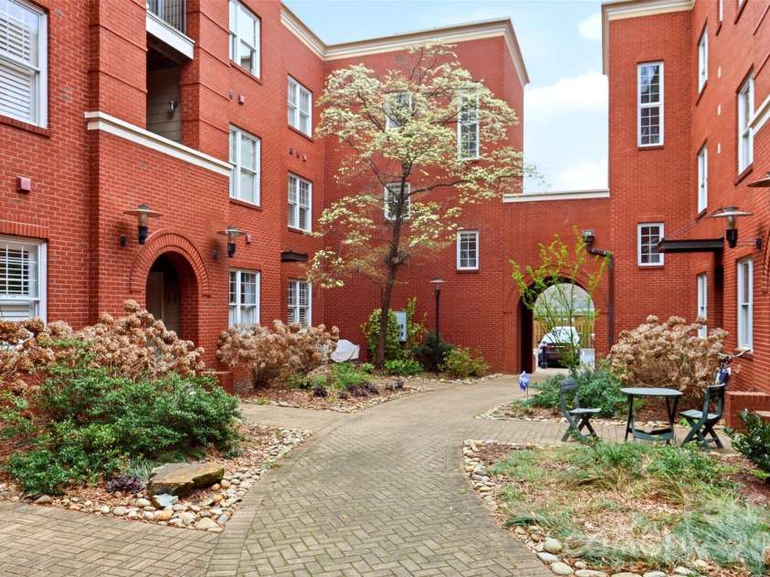 400 Clarice Avenue, Charlotte, NC 28204.  MLS# CAR4356647, YatesRealty ID 5244. An adorable little courtyard.