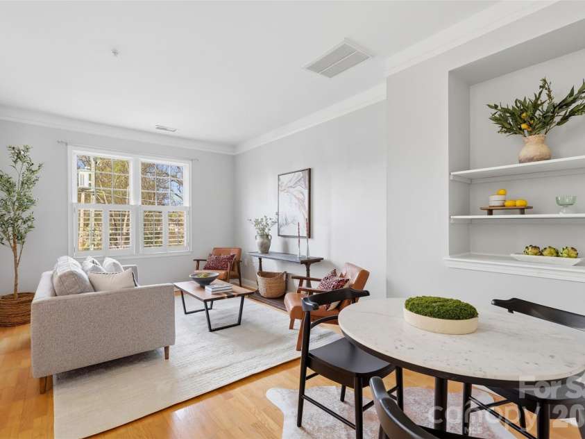 400 Clarice Avenue, Charlotte, NC 28204.  MLS# CAR4356647, YatesRealty ID 5244. Dinner parties, takeout Tuesdays or just a place to put your keys, this space flexes.