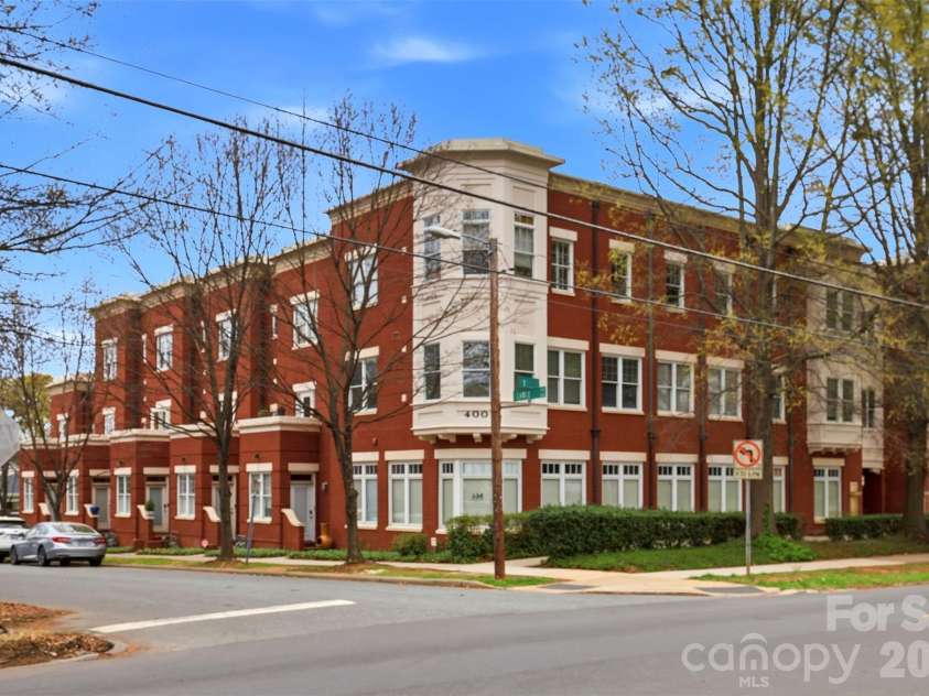 400 Clarice Avenue, Charlotte, NC 28204.  MLS# CAR4356647, YatesRealty ID 5244. Elizabeth doesn't do boring.