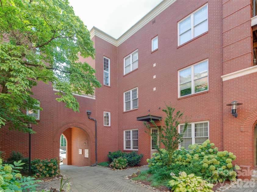400 Clarice Avenue, Charlotte, NC 28204.  MLS# CAR4407723, YatesRealty ID 5244. 