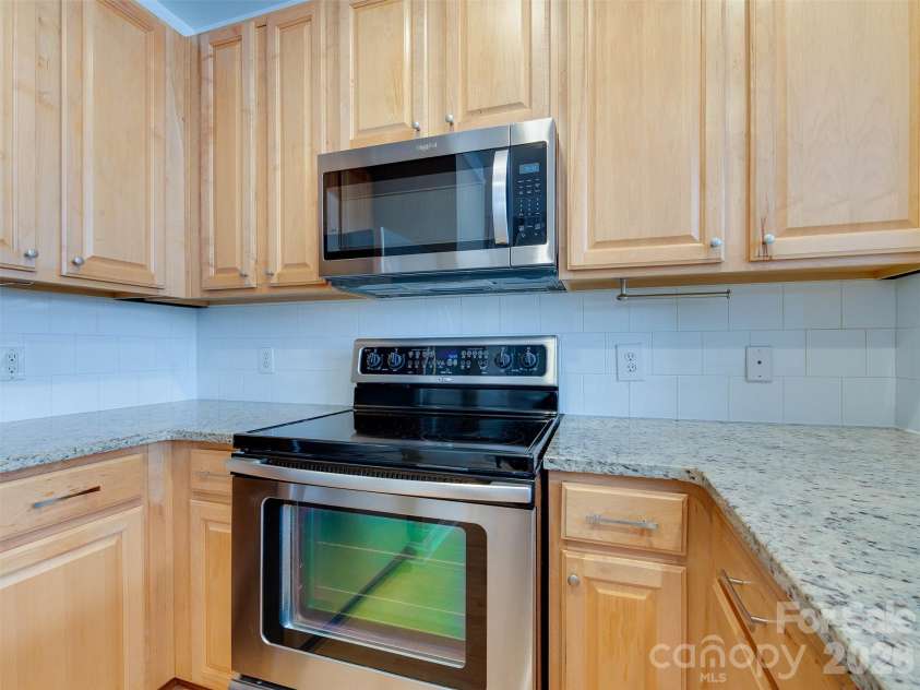 400 Clarice Avenue, Charlotte, NC 28204.  MLS# CAR4407723, YatesRealty ID 5244. 