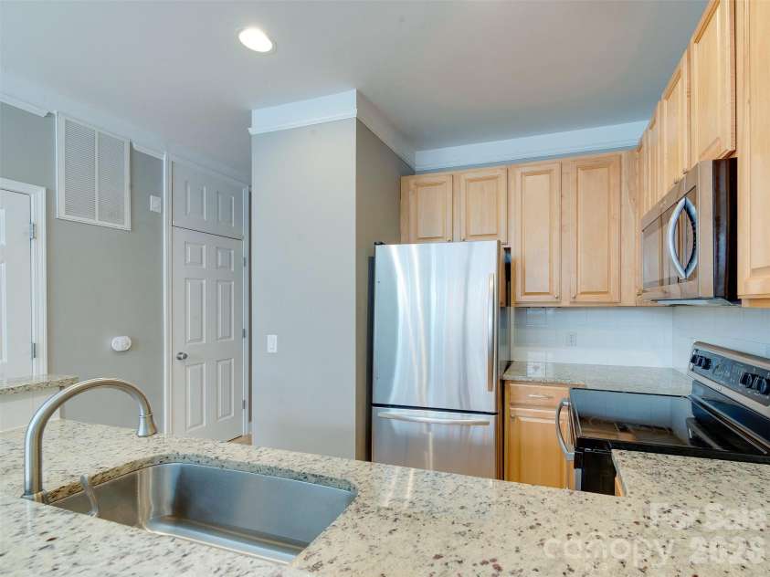 400 Clarice Avenue, Charlotte, NC 28204.  MLS# CAR4407723, YatesRealty ID 5244. 