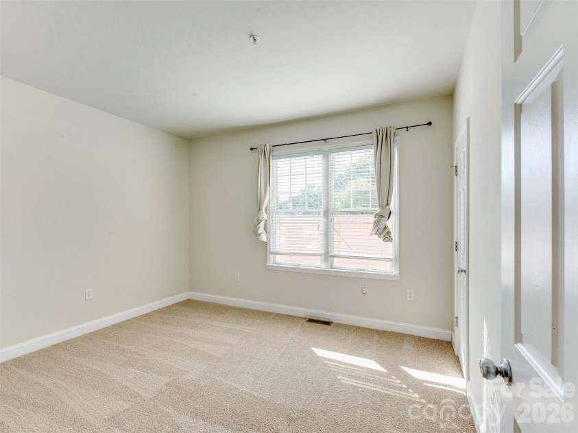 400 Clarice Avenue, Charlotte, NC 28204.  MLS# CAR4407723, YatesRealty ID 5244. 