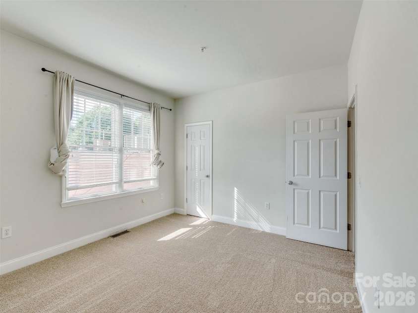 400 Clarice Avenue, Charlotte, NC 28204.  MLS# CAR4407723, YatesRealty ID 5244. 