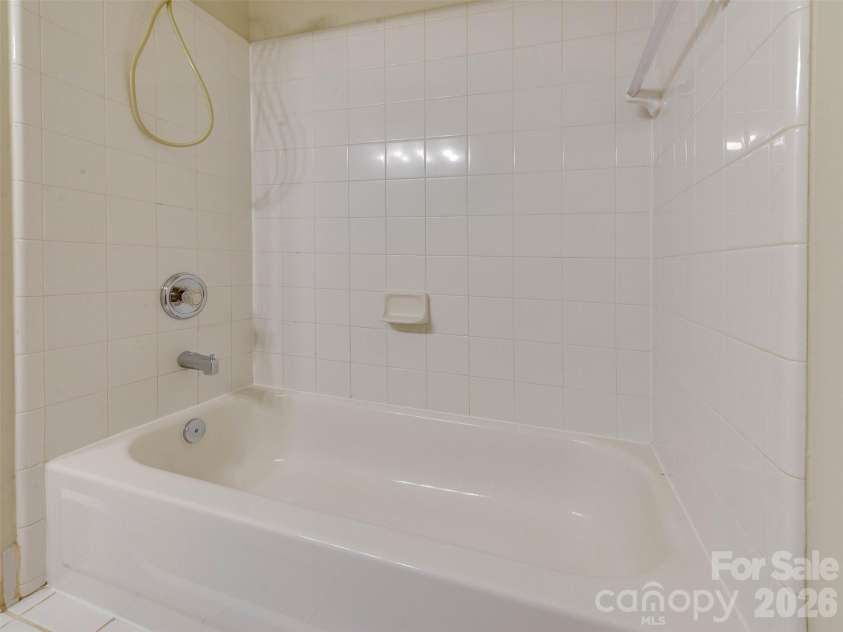 400 Clarice Avenue, Charlotte, NC 28204.  MLS# CAR4407723, YatesRealty ID 5244. 