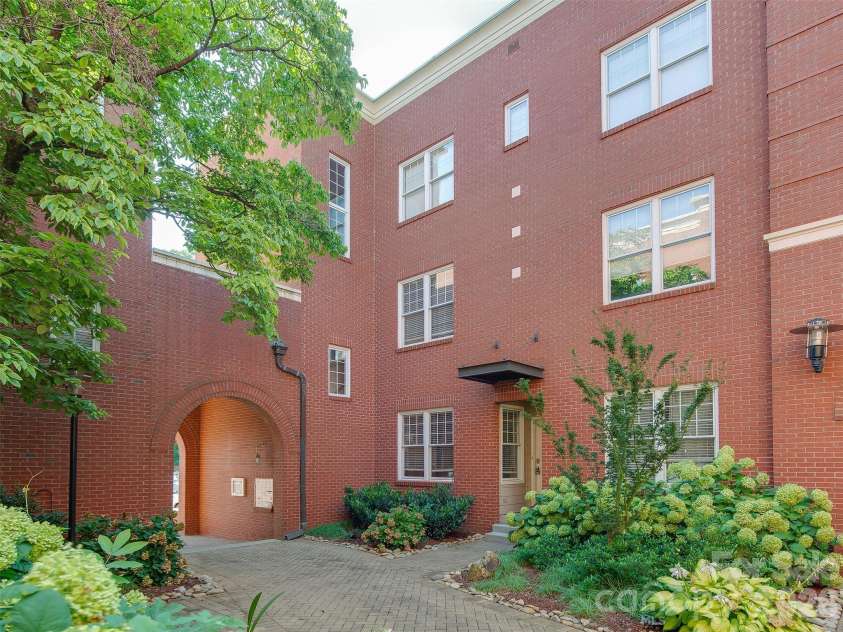 400 Clarice Avenue, Charlotte, NC 28204.  MLS# CAR4407723, YatesRealty ID 5244. 