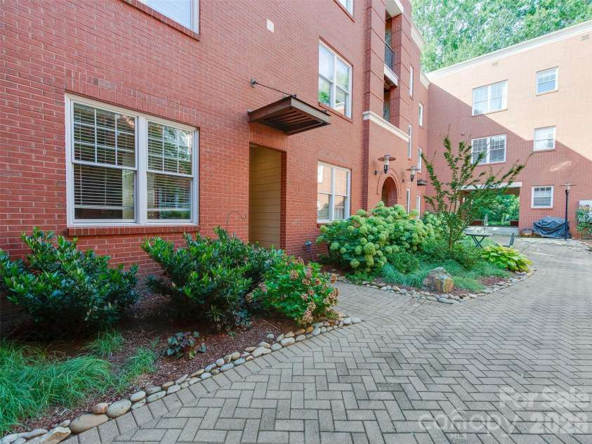 400 Clarice Avenue, Charlotte, NC 28204.  MLS# CAR4407723, YatesRealty ID 5244. 