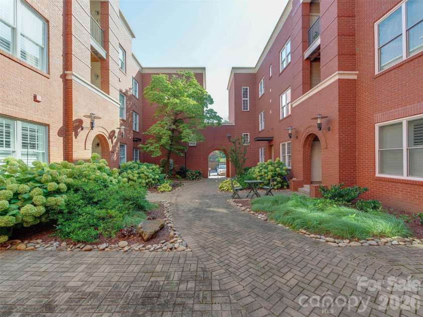 400 Clarice Avenue, Charlotte, NC 28204.  MLS# CAR4407723, YatesRealty ID 5244. 