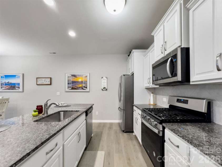 60119 Blue Bird Lane, Lancaster, SC 29720.  MLS# CAR4426158, YatesRealty ID 52441. Gourmet Kitchen
