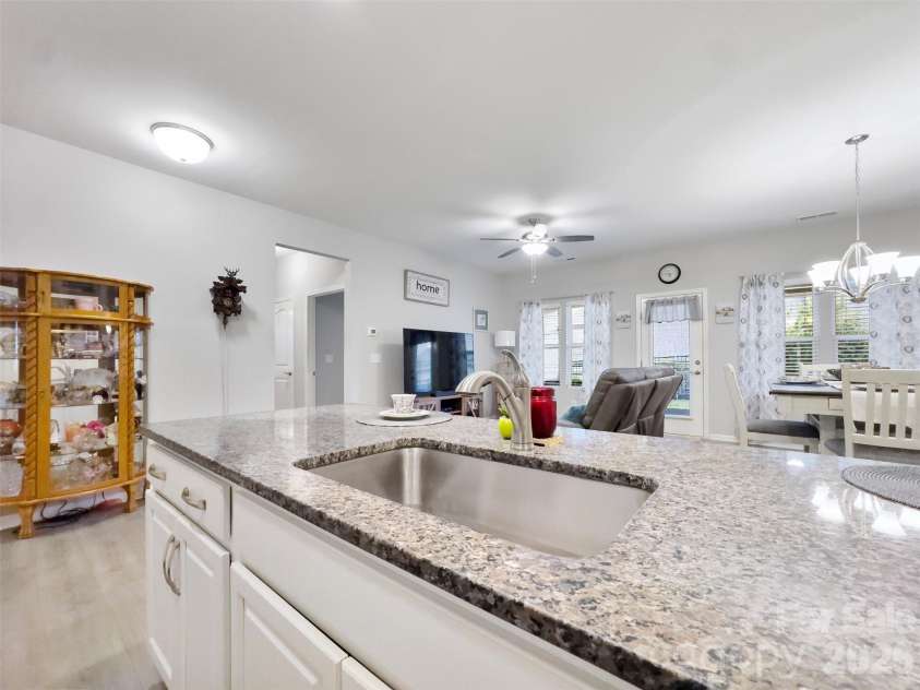60119 Blue Bird Lane, Lancaster, SC 29720.  MLS# CAR4426158, YatesRealty ID 52441. Kitchen Island