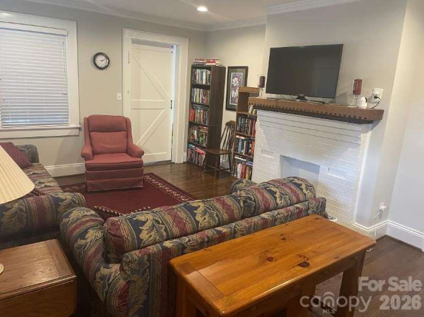 1670 Dale Earnhardt Boulevard, Kannapolis, NC 28083.  MLS# CAR4427144, YatesRealty ID 52443. Living Room 18' X 13'
