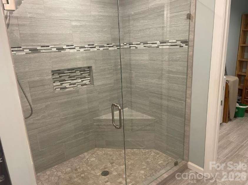 1670 Dale Earnhardt Boulevard, Kannapolis, NC 28083.  MLS# CAR4427144, YatesRealty ID 52443. Primary Shower - walk-in and roomy
