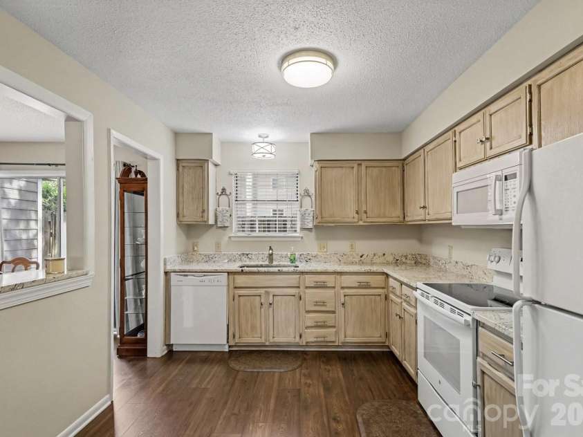 3272 Heathstead Place, Charlotte, NC 28210.  MLS# CAR4427398, YatesRealty ID 52444. 