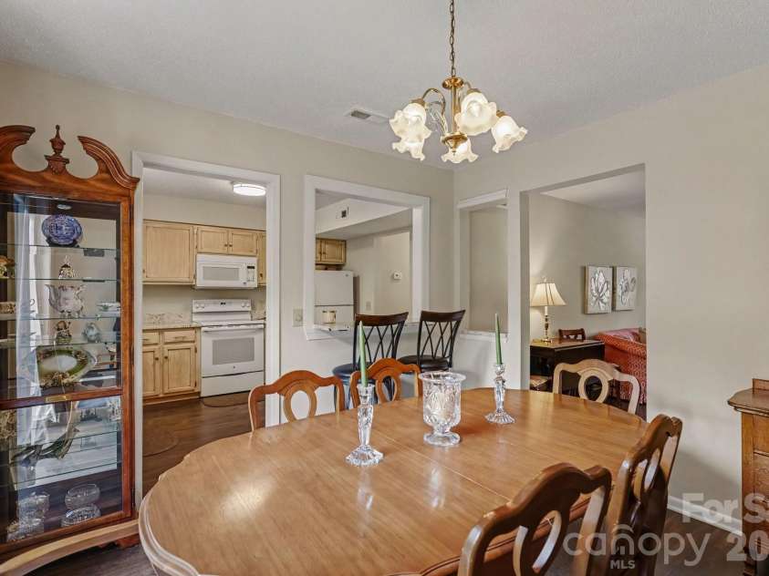 3272 Heathstead Place, Charlotte, NC 28210.  MLS# CAR4427398, YatesRealty ID 52444. 