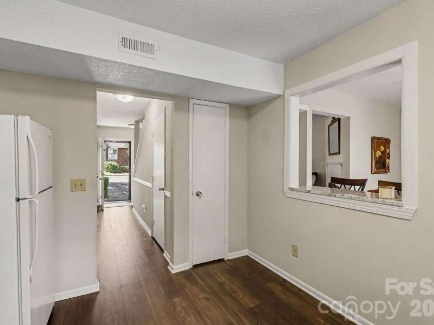 3272 Heathstead Place, Charlotte, NC 28210.  MLS# CAR4427398, YatesRealty ID 52444. 