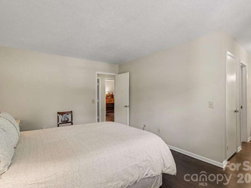 3272 Heathstead Place, Charlotte, NC 28210.  MLS# CAR4427398, YatesRealty ID 52444. 