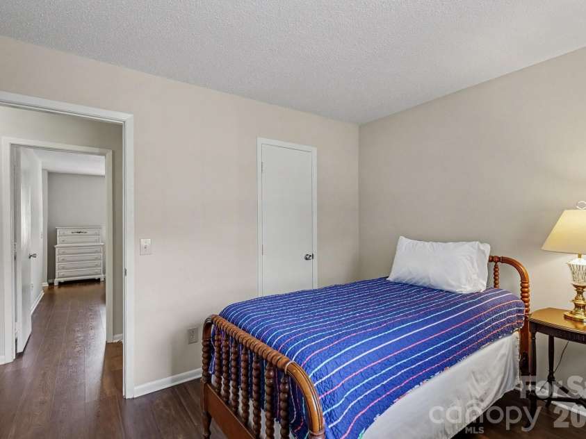 3272 Heathstead Place, Charlotte, NC 28210.  MLS# CAR4427398, YatesRealty ID 52444. 