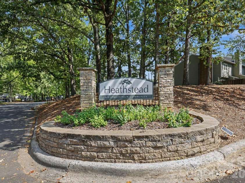 3272 Heathstead Place, Charlotte, NC 28210.  MLS# CAR4427398, YatesRealty ID 52444. 