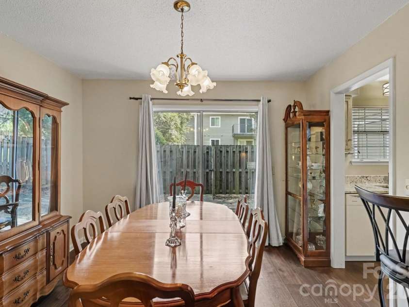 3272 Heathstead Place, Charlotte, NC 28210.  MLS# CAR4427398, YatesRealty ID 52444. DINING ROOM
