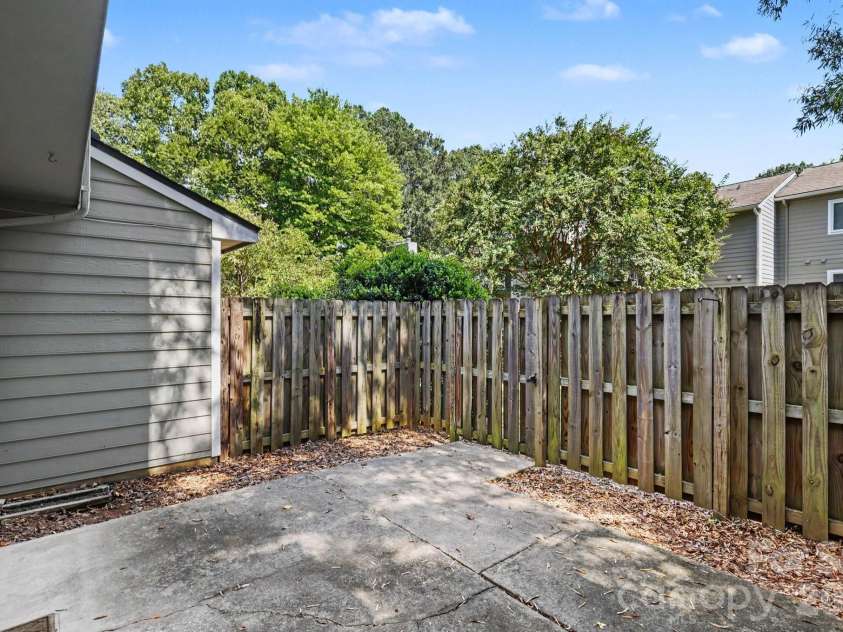3272 Heathstead Place, Charlotte, NC 28210.  MLS# CAR4427398, YatesRealty ID 52444. FENCED REAR YARD