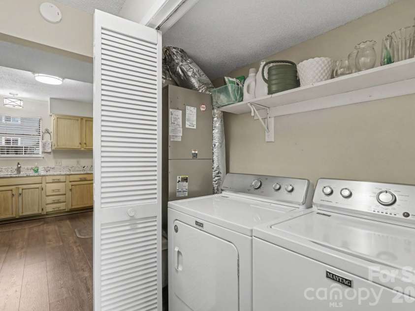 3272 Heathstead Place, Charlotte, NC 28210.  MLS# CAR4427398, YatesRealty ID 52444. LAUNDRY