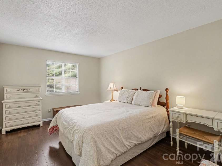 3272 Heathstead Place, Charlotte, NC 28210.  MLS# CAR4427398, YatesRealty ID 52444. PRIMARY BEDROOM