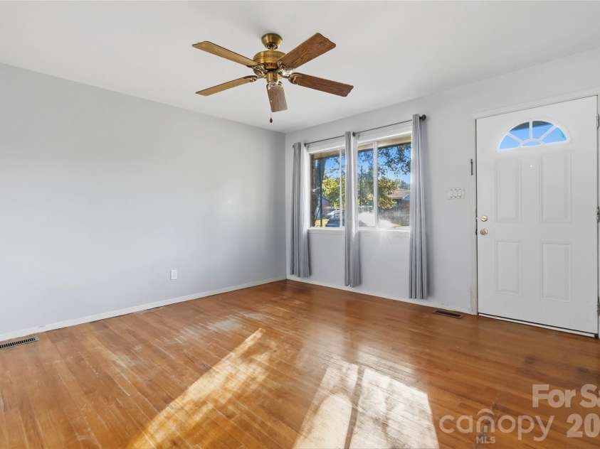 4629 Monmouth Drive, Charlotte, NC 28269.  MLS# CAR4427522, YatesRealty ID 52445. 