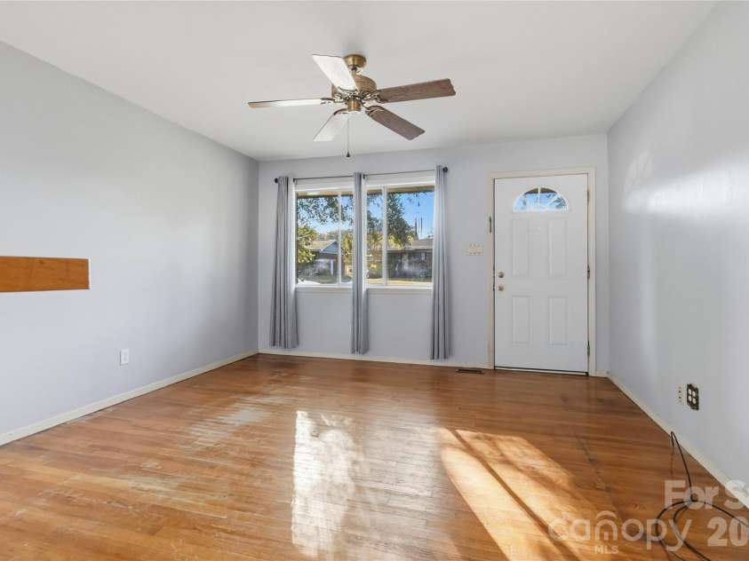 4629 Monmouth Drive, Charlotte, NC 28269.  MLS# CAR4427522, YatesRealty ID 52445. 