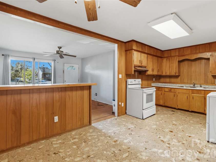 4629 Monmouth Drive, Charlotte, NC 28269.  MLS# CAR4427522, YatesRealty ID 52445. 