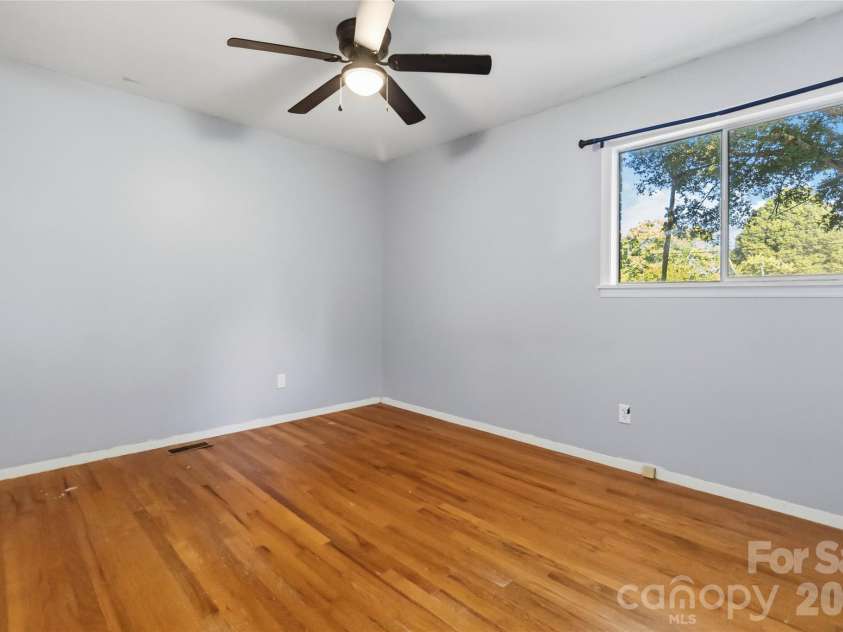 4629 Monmouth Drive, Charlotte, NC 28269.  MLS# CAR4427522, YatesRealty ID 52445. 