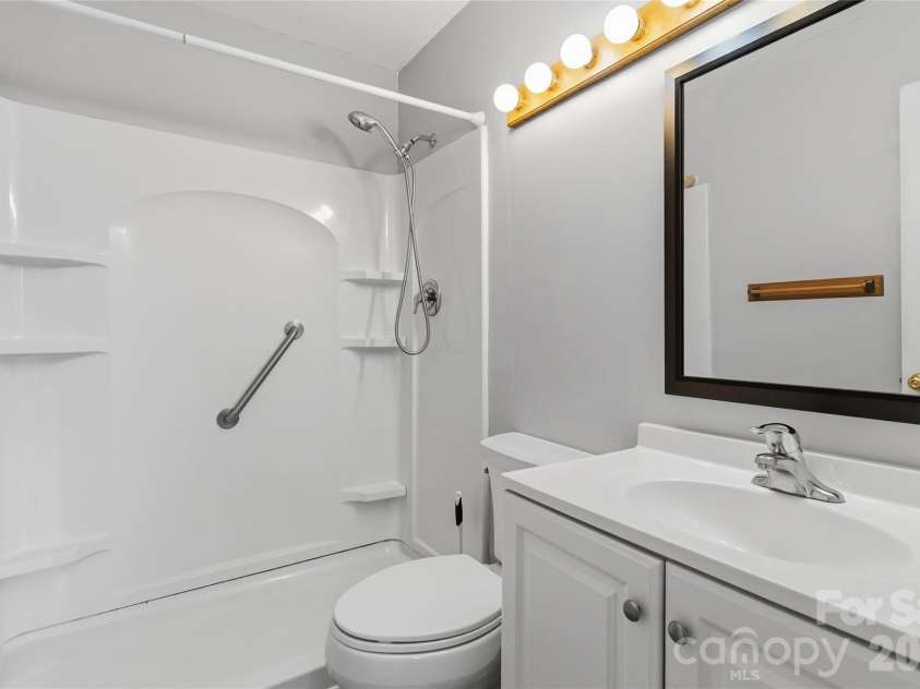 4629 Monmouth Drive, Charlotte, NC 28269.  MLS# CAR4427522, YatesRealty ID 52445. 