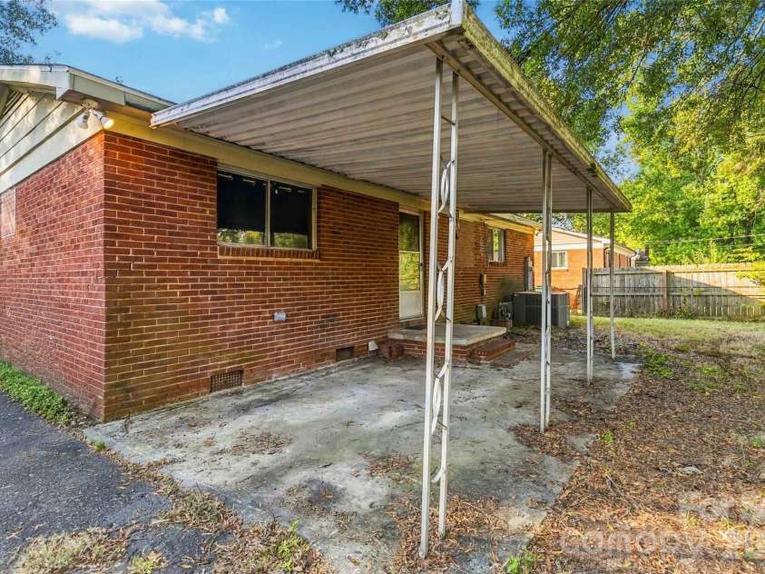 4629 Monmouth Drive, Charlotte, NC 28269.  MLS# CAR4427522, YatesRealty ID 52445. 