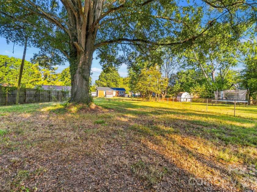 4629 Monmouth Drive, Charlotte, NC 28269.  MLS# CAR4427522, YatesRealty ID 52445. 