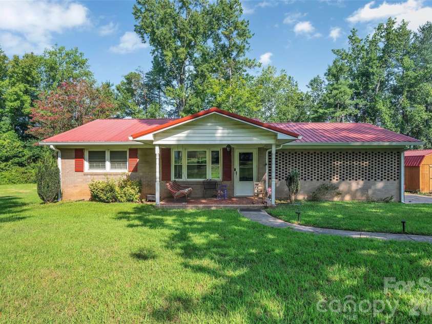 5301 Dellinger Circle, Cherryville, NC 28021.  MLS# CAR4426862, YatesRealty ID 52446. 