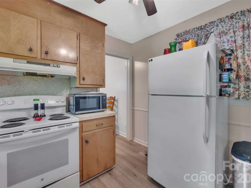 5301 Dellinger Circle, Cherryville, NC 28021.  MLS# CAR4426862, YatesRealty ID 52446. 