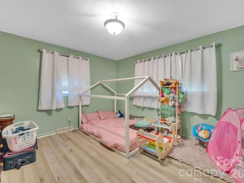 5301 Dellinger Circle, Cherryville, NC 28021.  MLS# CAR4426862, YatesRealty ID 52446. 