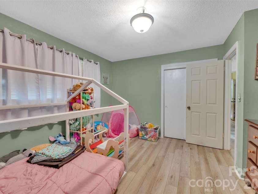 5301 Dellinger Circle, Cherryville, NC 28021.  MLS# CAR4426862, YatesRealty ID 52446. 
