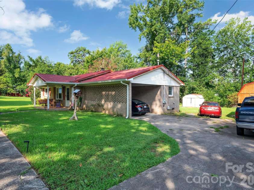 5301 Dellinger Circle, Cherryville, NC 28021.  MLS# CAR4426862, YatesRealty ID 52446. 
